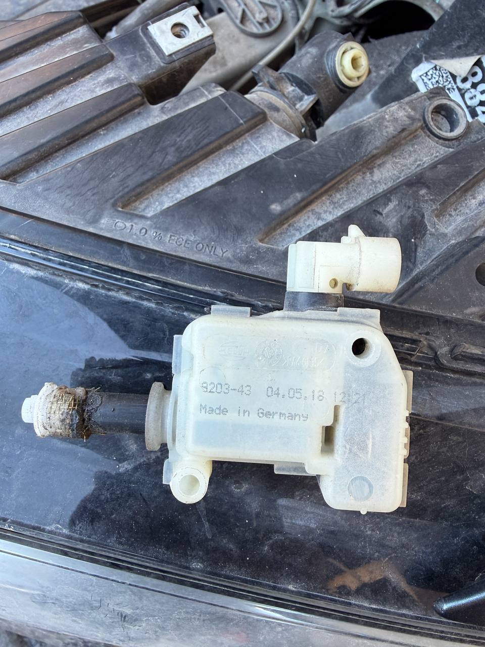 актуатор замка капота 