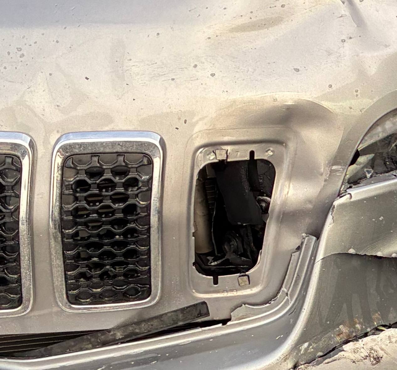 ноздря на капот Jeep Cherokee 
