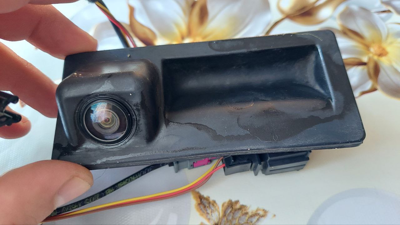 кнопка відкриття багажника Volkswagen Tiguan 