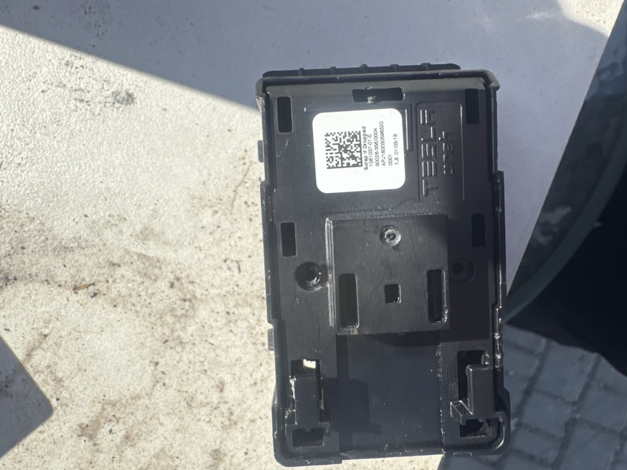 блок керування склопідйомником Tesla Model 3 2018 р. 