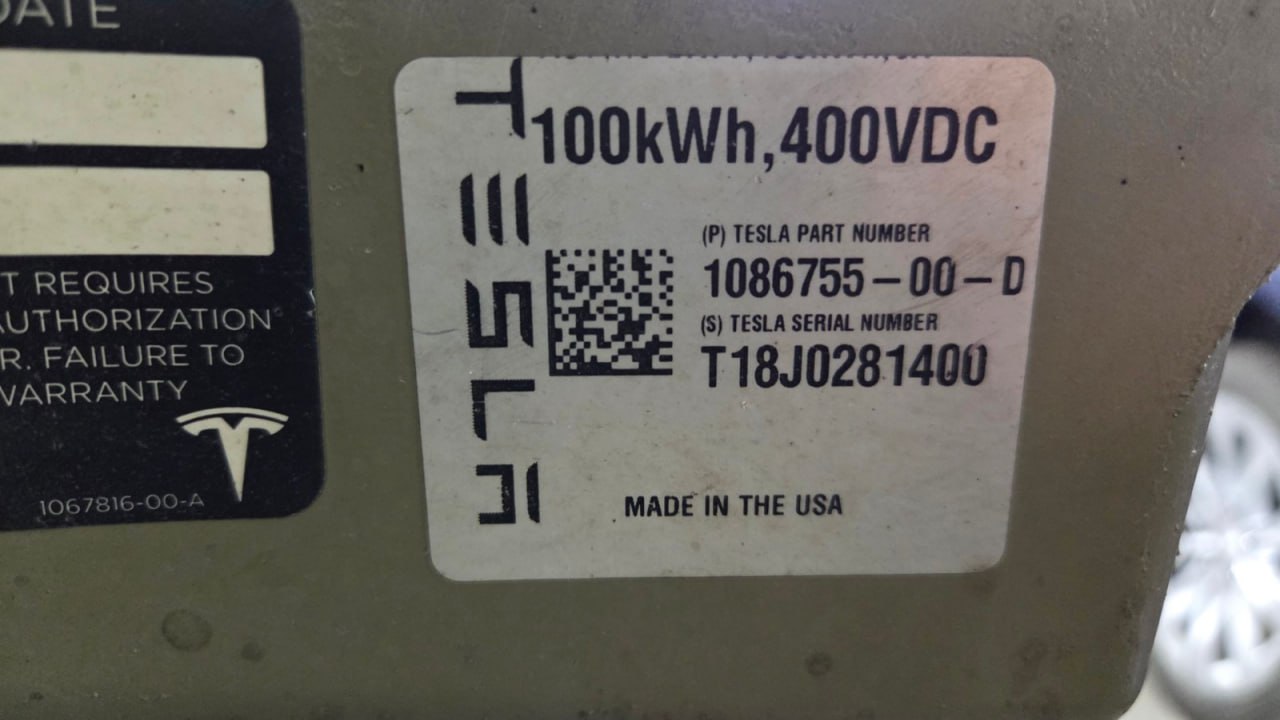 деталь із зображення Tesla 