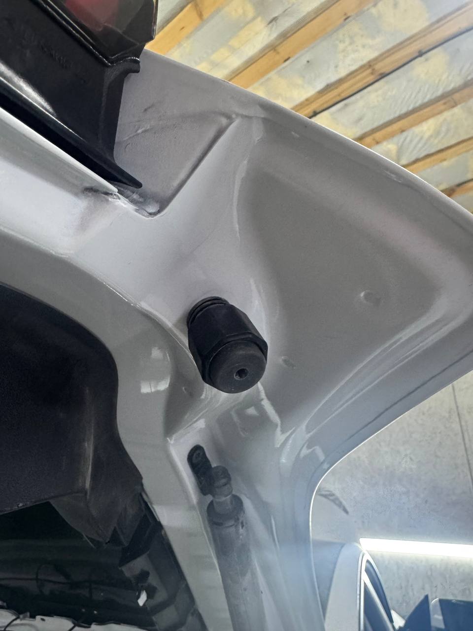 отбойник Tesla 