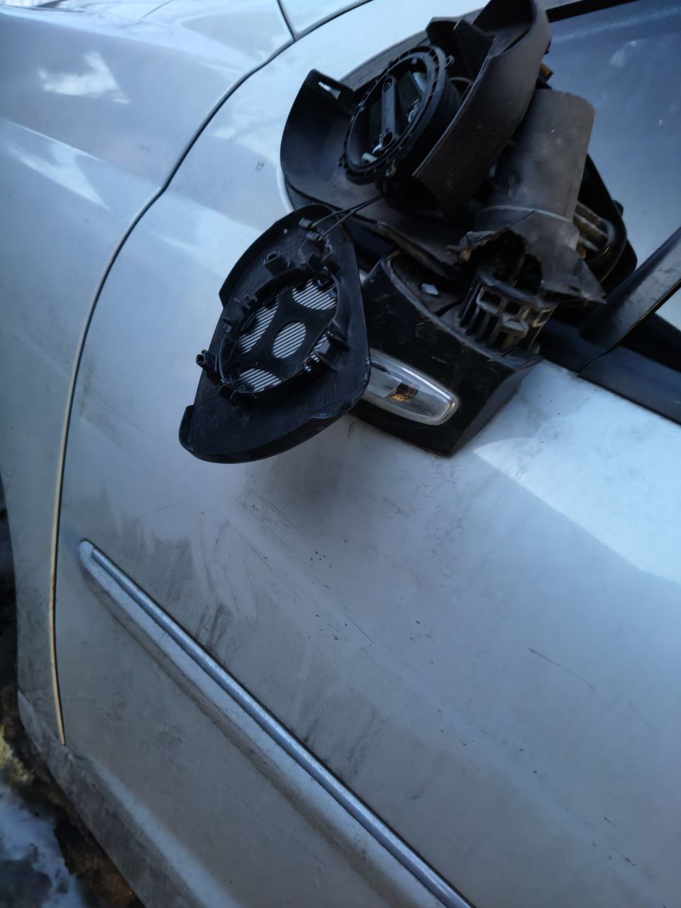 Купити ліве дзеркало Peugeot 207 2011 р. 