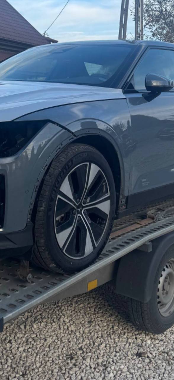 накладку пластикову на переднє ліве колесо АЗЛК 