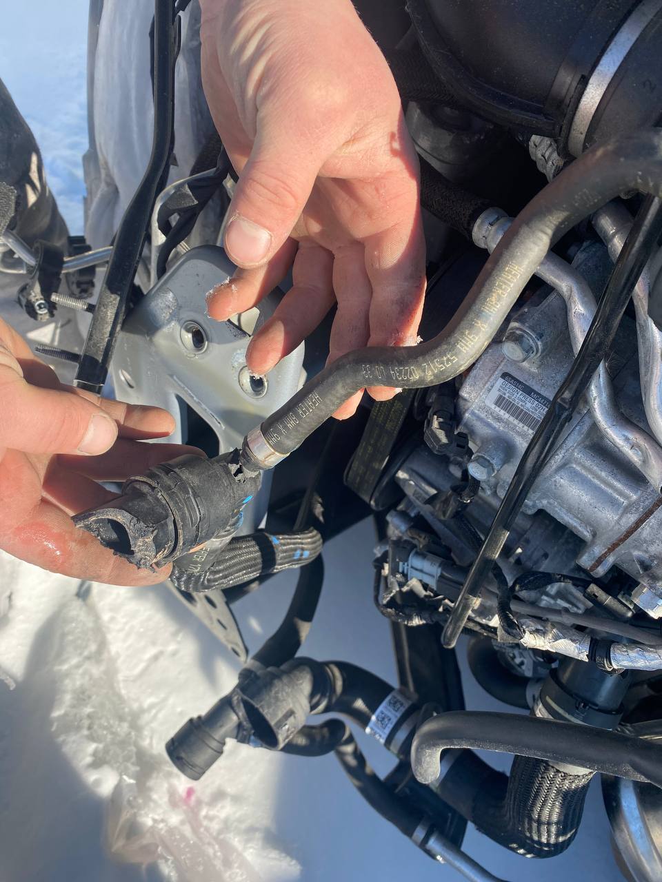 Тройник на радиатор охлаждения Jeep Compass 2024 р. 