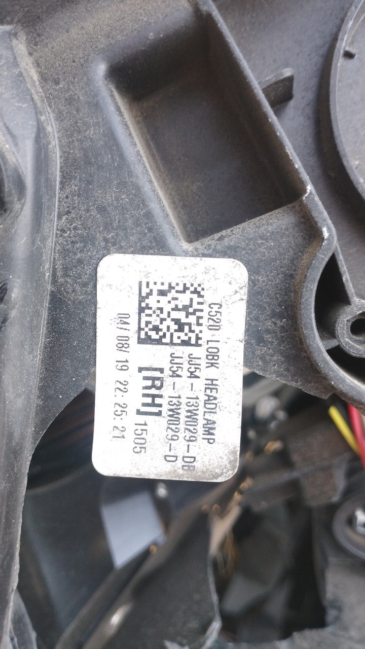 фара Ford Escape 2019 р. 