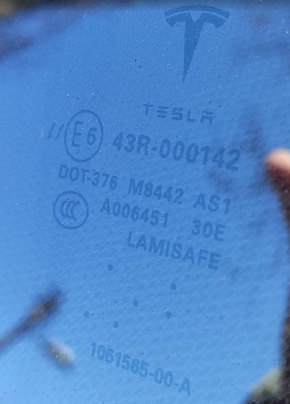 лобове Tesla Model S 