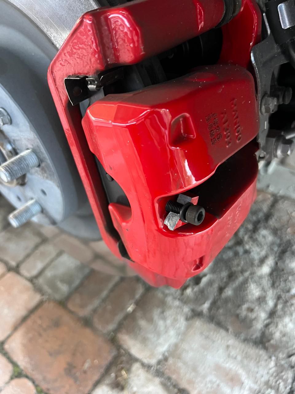 червону накладку Tesla Performance 