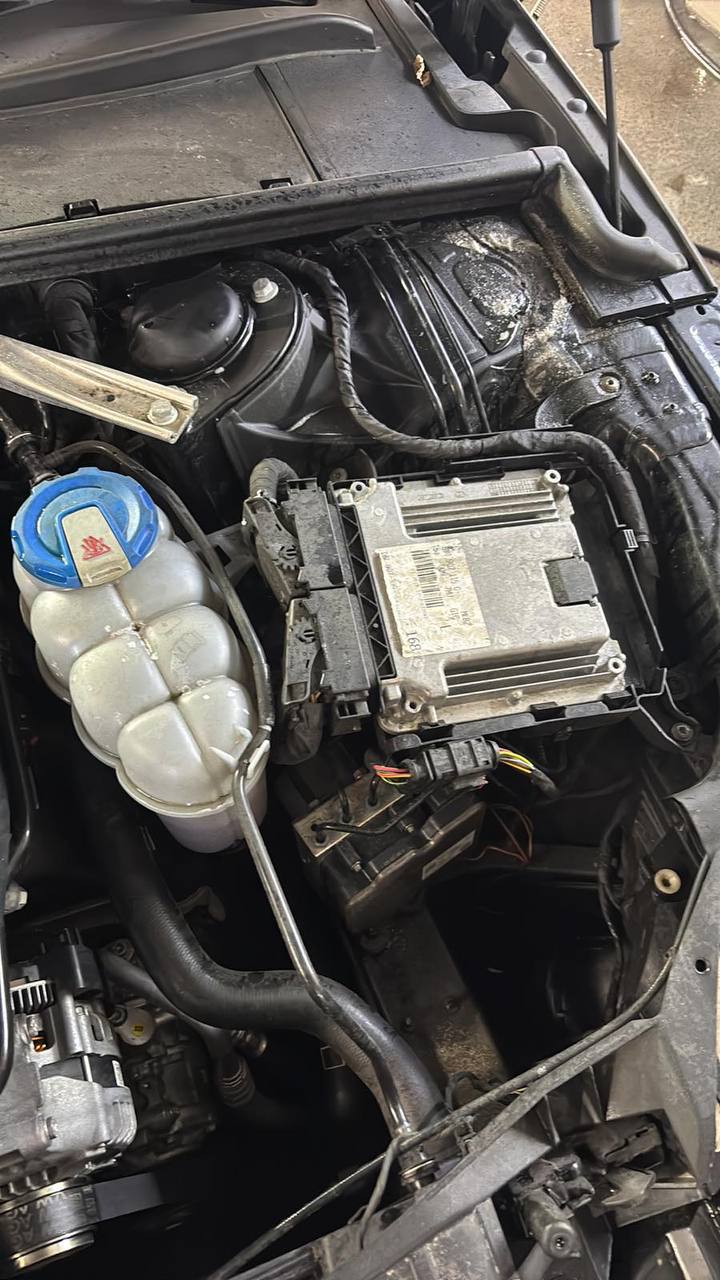 верхня кришка Audi 