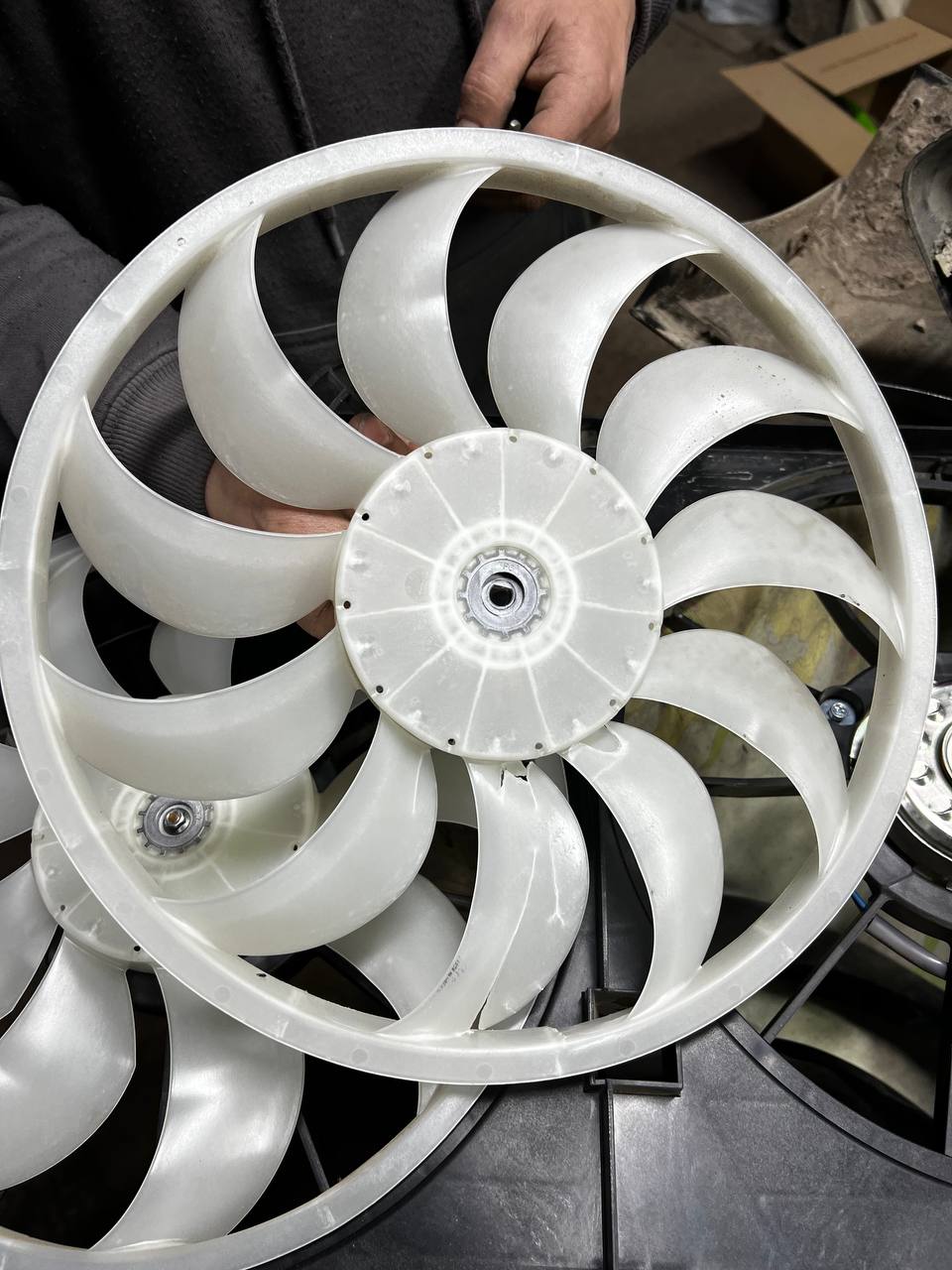 вентилятор диффузора Mazda 