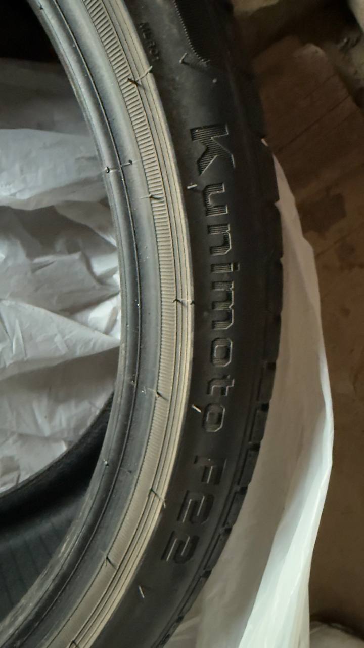 деталь із зображення АЗЛК 