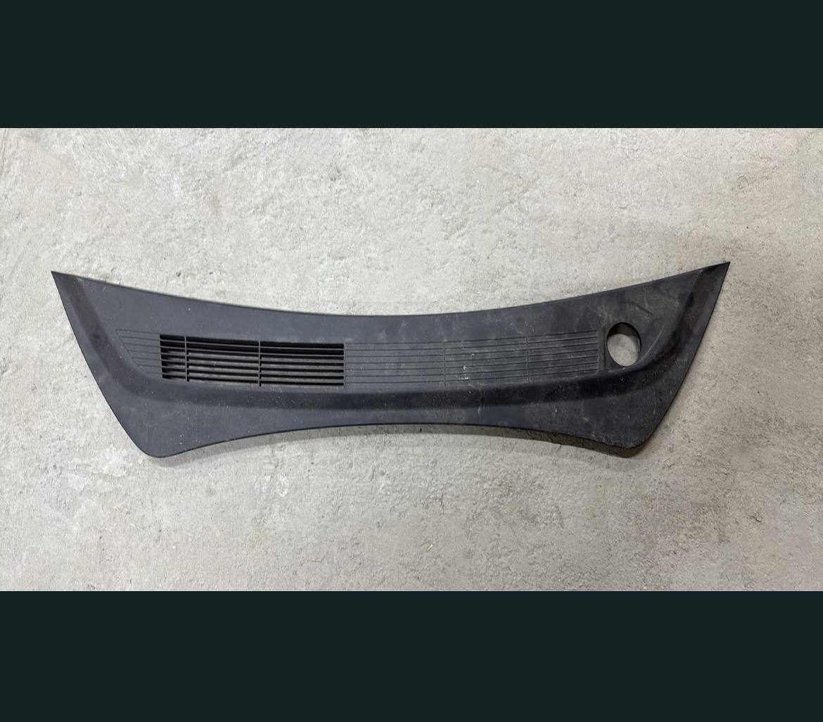 пластикова накладка під капот Tesla Model 3 2021 р. 