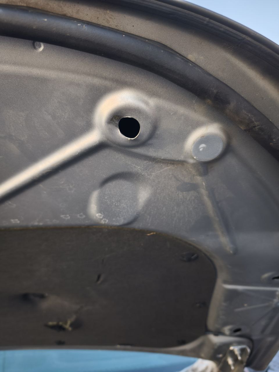 ответка концивика закрытия капота Jeep Compass 2018 р. 