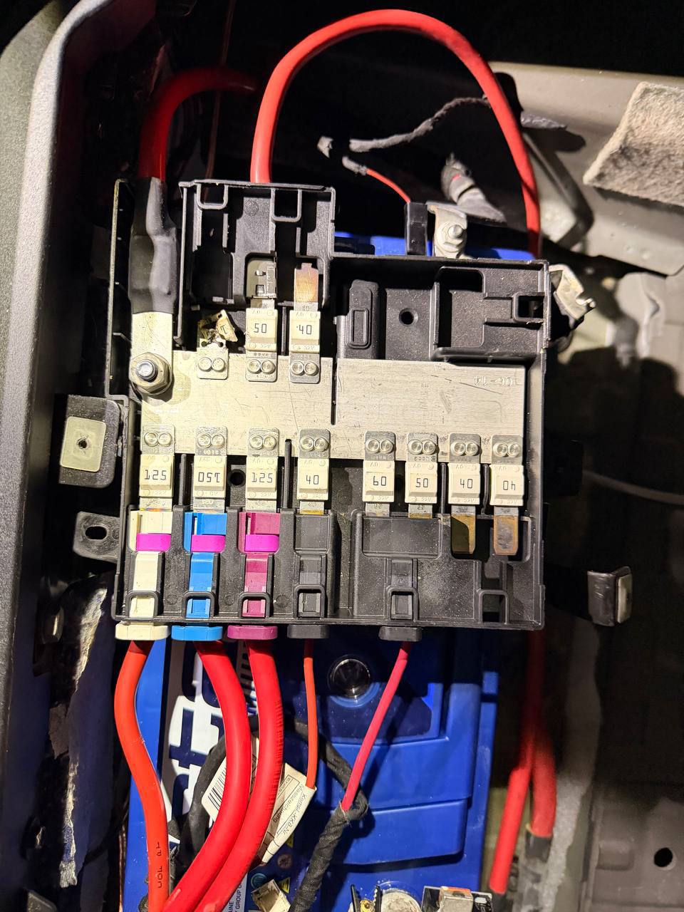 блок на аккумулятор BMW X5 2015 р. 