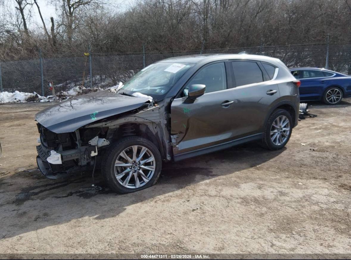 Купити бампер Mazda CX-5 2019 р. 