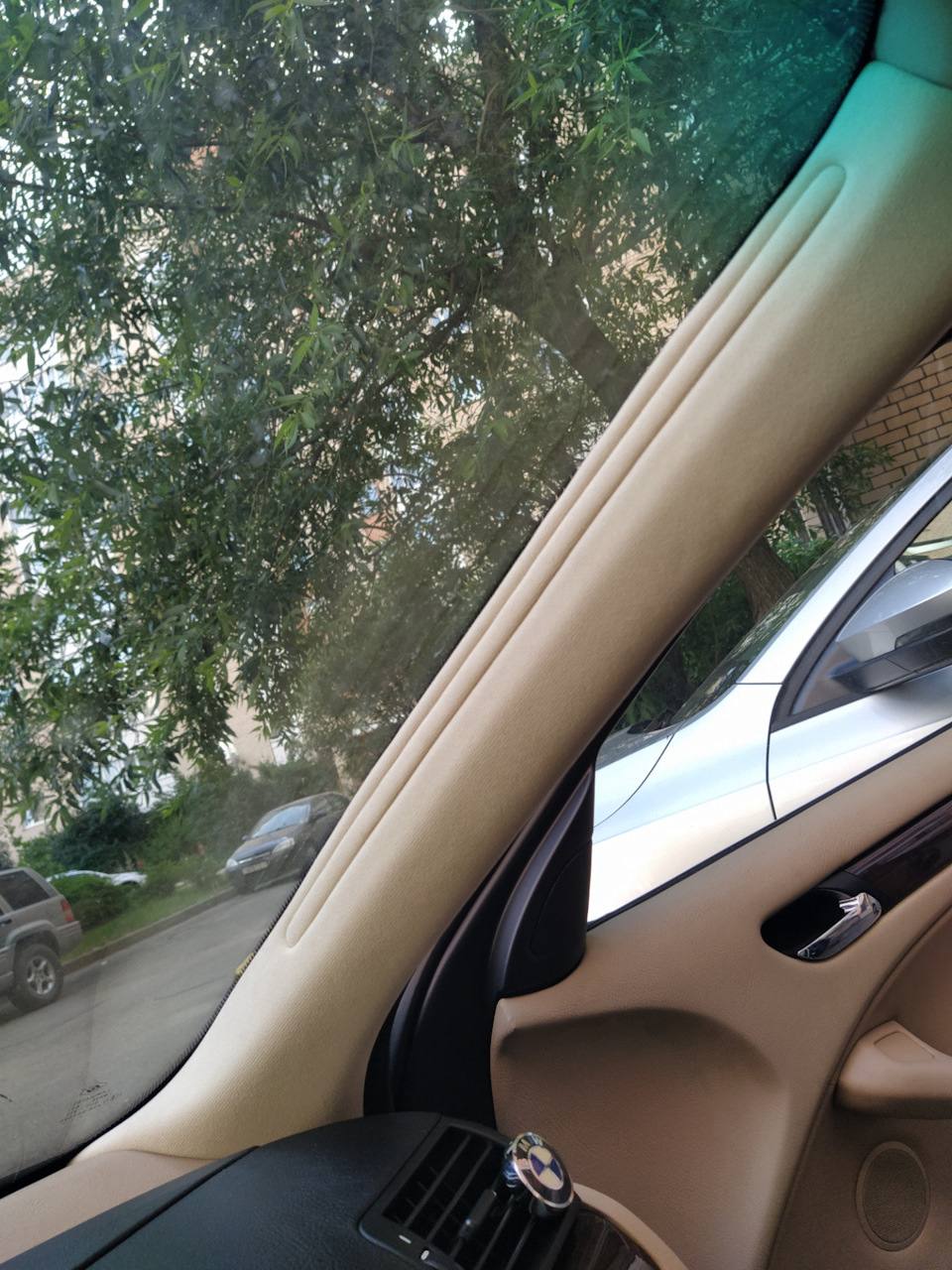 стойка ліву BMW 