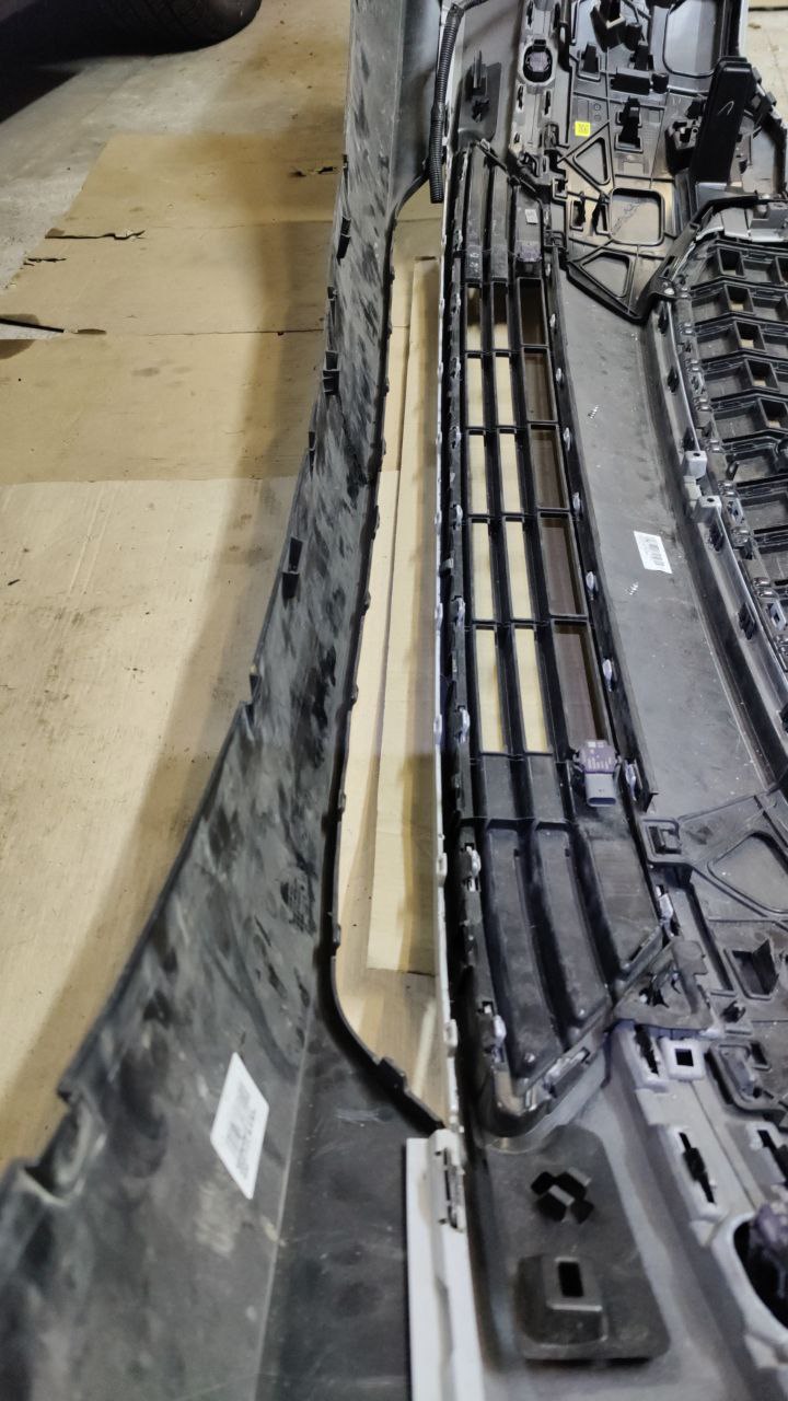 бампер передній 24 