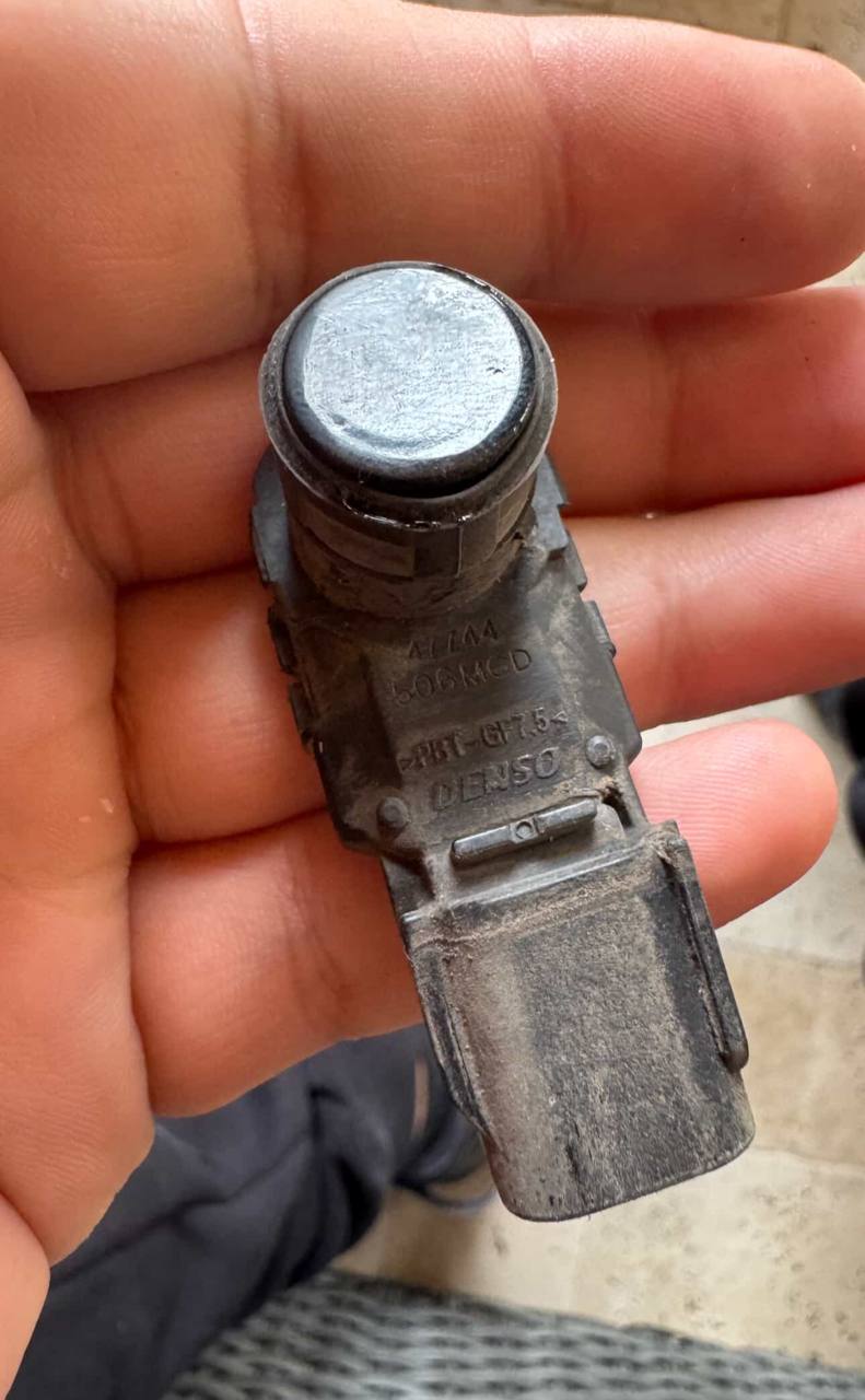 правий передній парктроник Toyota 2017 р. 