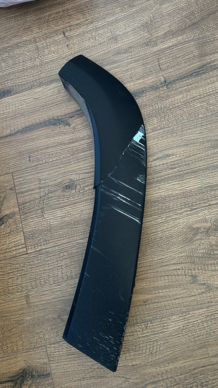 накладку на задні праві двері Jeep 2016 р. 