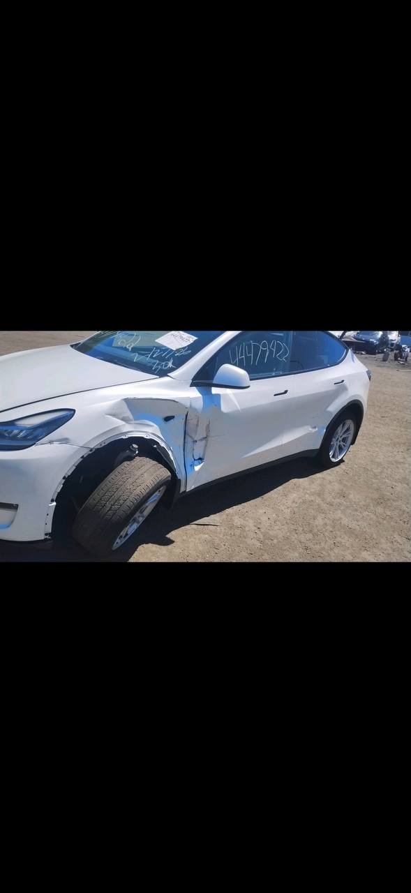 Купити деталь із зображення Tesla 