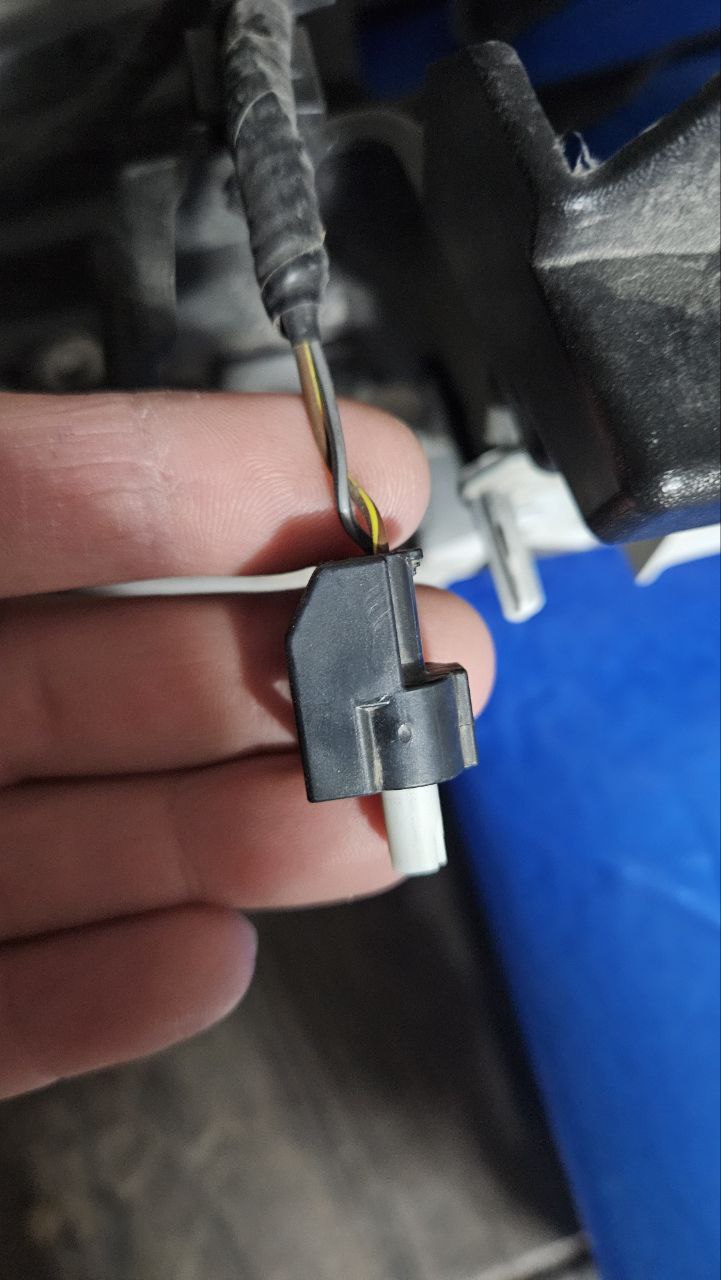 роз'єми Ford Escape 