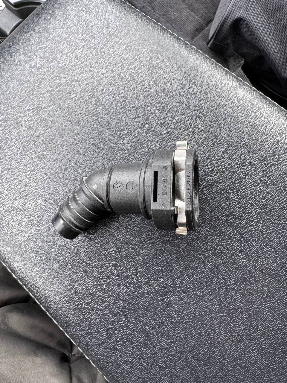 швидкозйом на патрубок радіатора Hyundai 