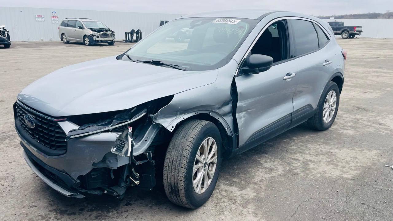 Купити лівий крила Ford 2023 р. 