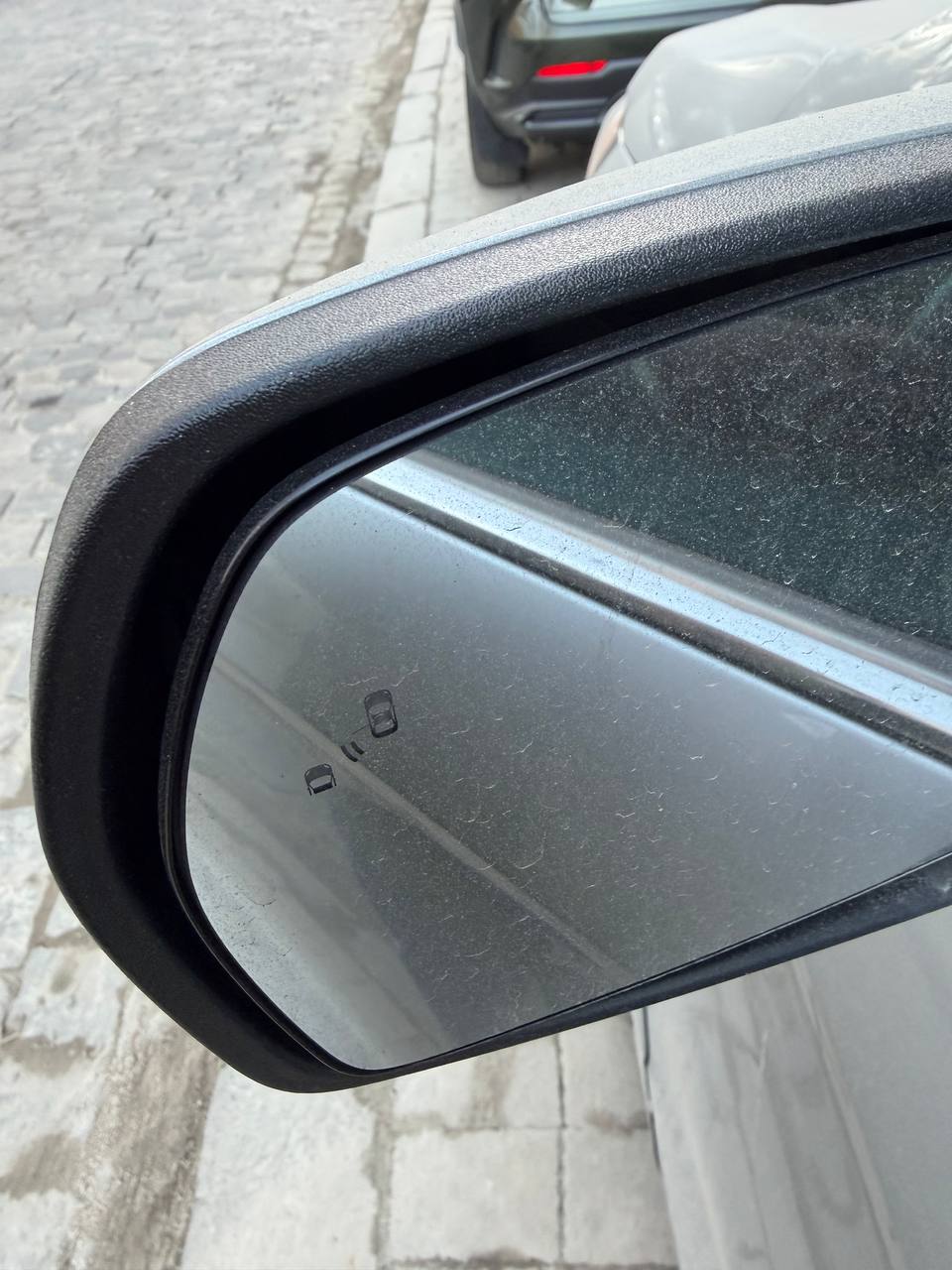 дзеркальний елемент водійський з датчиком сліпих зон і обігрівом Ford Edge 2022 р. 