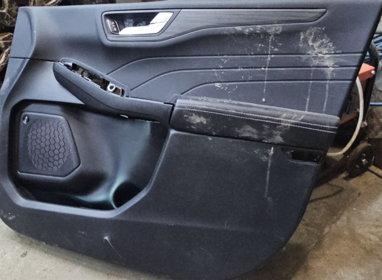 Купити карта на передню праву двері Ford Escape 