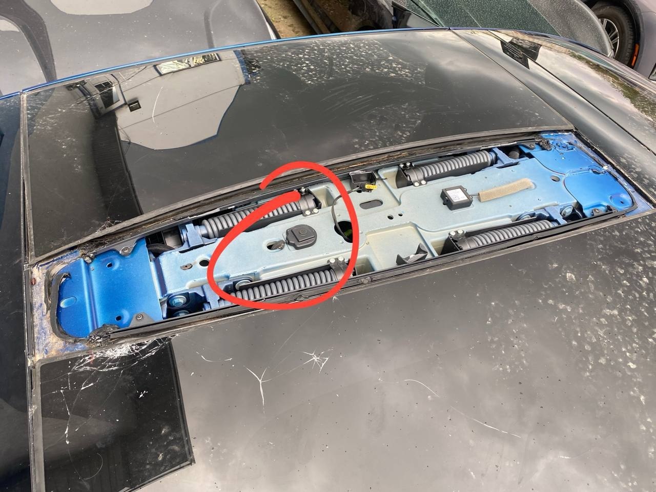 Купити ліве скло Tesla Model X 2018 р. 