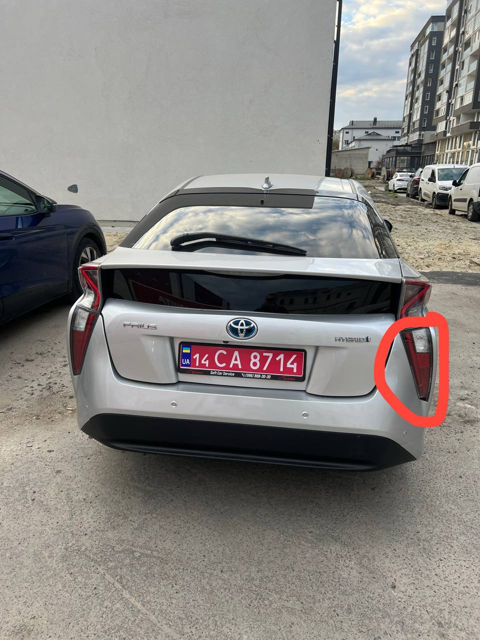 Купити нижня частина задньої правої фари Toyota Prius 2018 р. 