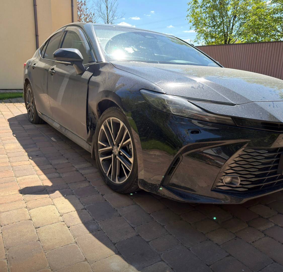 Купити передне праве крило Toyota Camry 