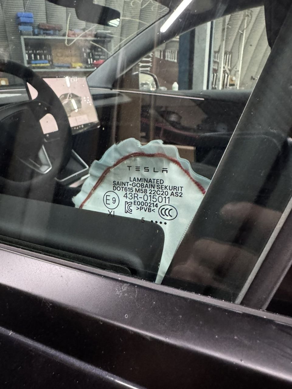 Купити переднє ліве Tesla Model Y 