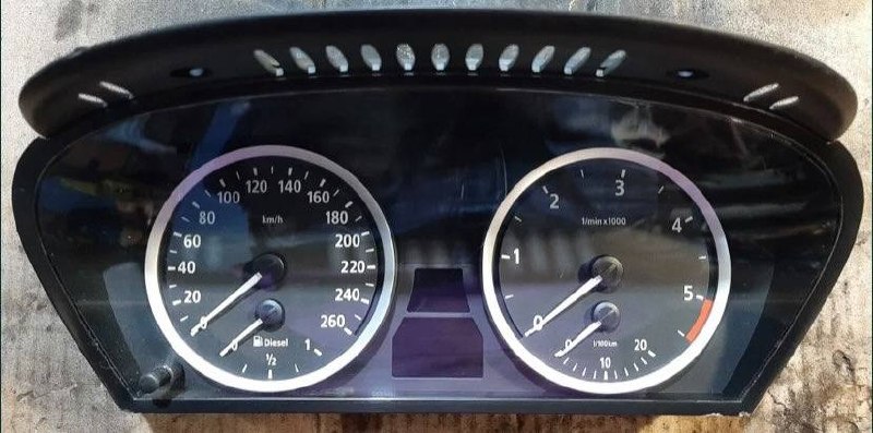 Купити переднє стекло BMW M5 ДОРЕСТ 