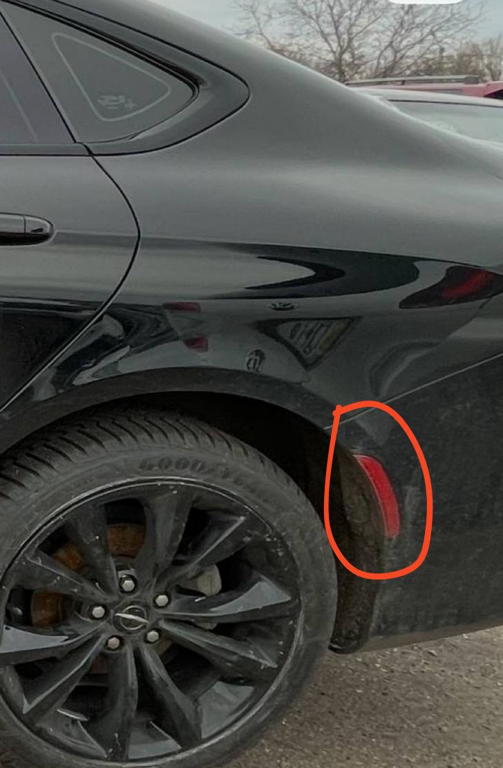 Купити відбивачі задні Chrysler 200 